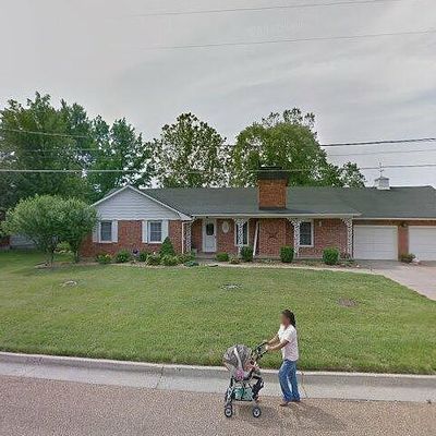 610 N Lake Dr, Marshall, MO 65340