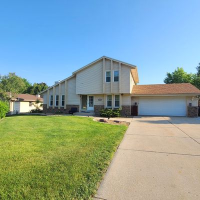 4455 S Sovereign Dr, New Berlin, WI 53151