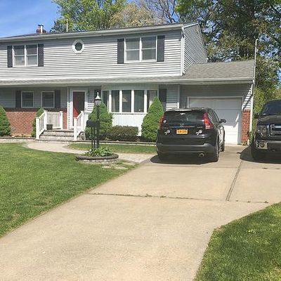 9 Saratoga St, Commack, NY 11725