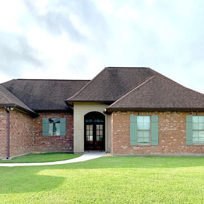 1082 Bear Creek Cir, Breaux Bridge, LA 70517