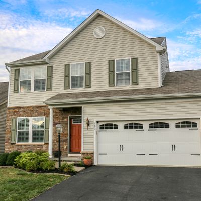 140 Village Cir, Oakdale, PA 15071