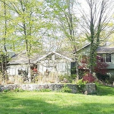 23 Strawberry Ln, Shelton, CT 06484