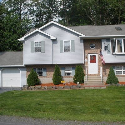 296 Scotch Pine Dr, Pocono Summit, PA 18346