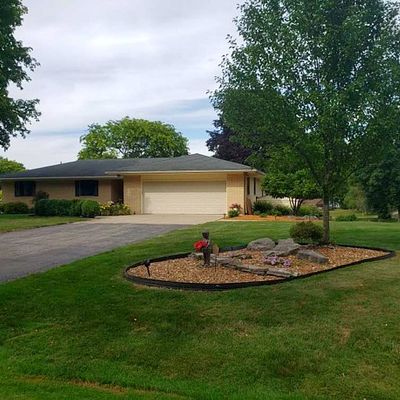 4147 Westhill Dr, Howell, MI 48843