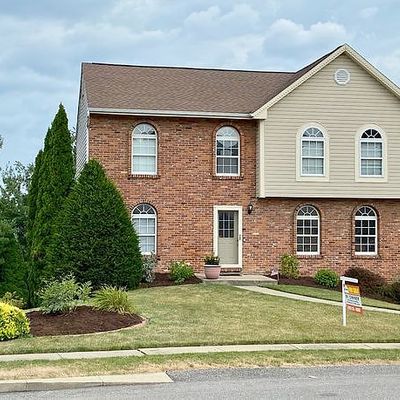 415 Farmcrest Dr, Oakdale, PA 15071