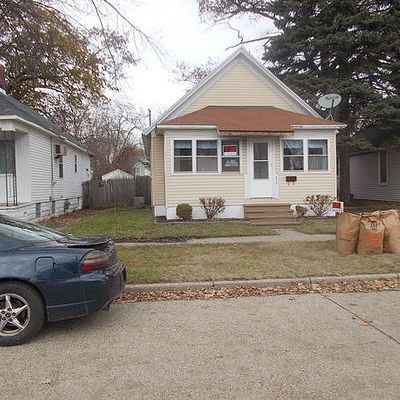 692 W Larch Ave, Muskegon, MI 49441