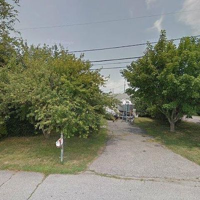 130 Reservoir Rd, Middletown, RI 02842