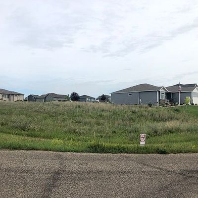 7721 Hawktree Drive, Bismarck, ND 58577