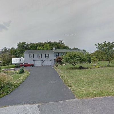 9053 Rosebud Dr, Greencastle, PA 17225