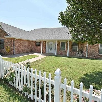 73 Ne Meadow Ln, Elgin, OK 73538