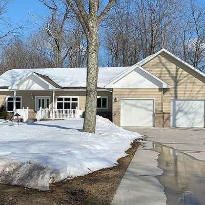 65 Tipperary Rd, Gladstone, MI 49837