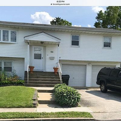 54 Westminster Ln, West Islip, NY 11795