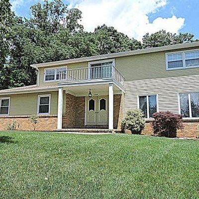 2o Stanford Ct., Totowa, NJ 07512