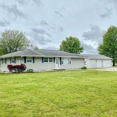 1424 W Sunset Dr, Taylorville, IL 62568