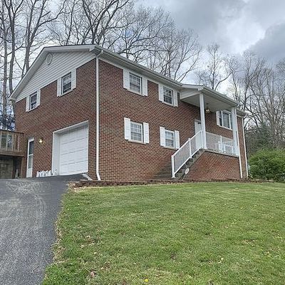 810 New River Dr, Beckley, WV 25801