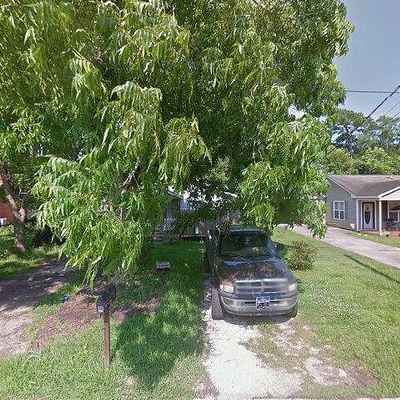 4712 First St, Moss Point, MS 39563