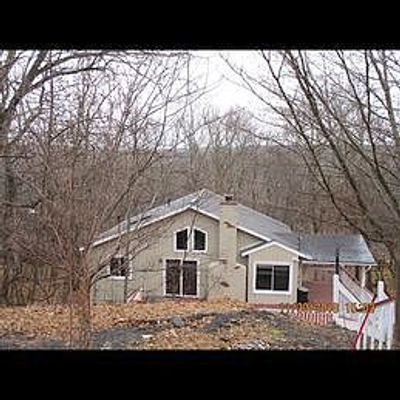 154 Clifton Dr, Bushkill, PA 18324