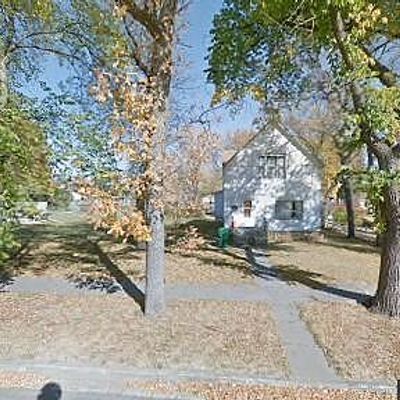 743 1 St St N, Carrington, ND 58421