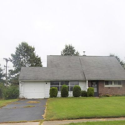 32 Jonquil Ln, Levittown, PA 19055