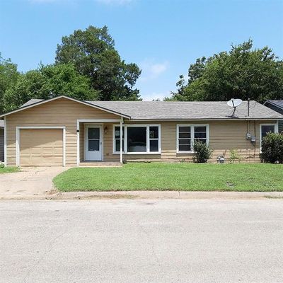 1208 W Lone Star Ave, Cleburne, TX 76033