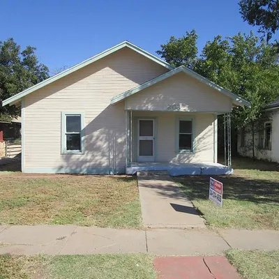 203 E 6 Th St, Quanah, TX 79252