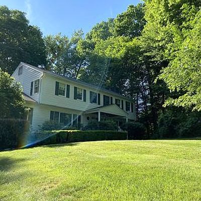 36 Mountain Trl, Stamford, CT 06903