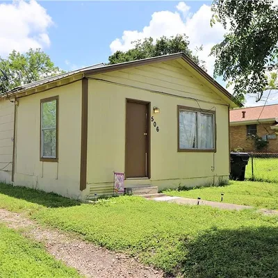 506 N Browne St, Karnes City, TX 78118