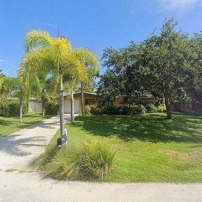 1672 Thumb Point Dr, Fort Pierce, FL 34949