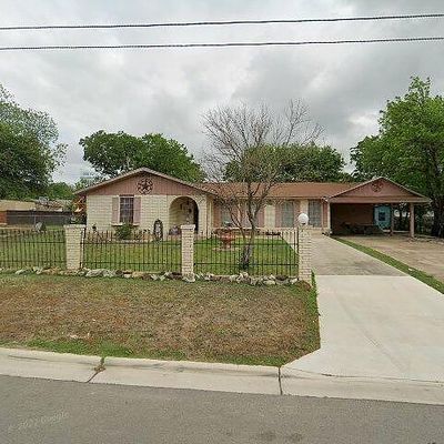 806 E Mountain St, Seguin, TX 78155