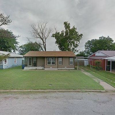 621 Grimes Ave, Comanche, OK 73529