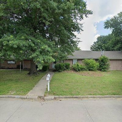 901 Colonial Dr, Pryor, OK 74361