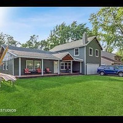 478 Hiawatha Dr, Carol Stream, IL 60188