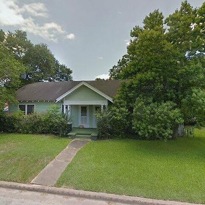 608 Merchant St, El Campo, TX 77437