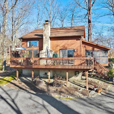 176 Stafford Dr, Bushkill, PA 18324