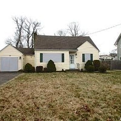 29 Gladstone Ave, West Islip, NY 11795