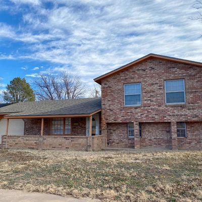 137 Detroit Ave, Levelland, TX 79336