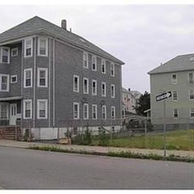 206 Crapo St, New Bedford, MA 02744