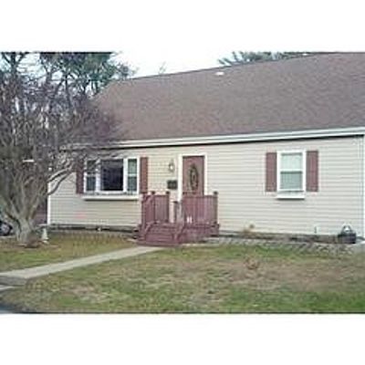 8 Parkside Ave, Acushnet, MA 02743