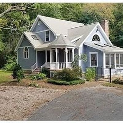 838 Middle Rd, Acushnet, MA 02743