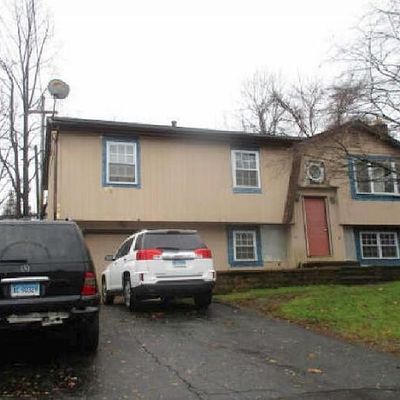 6 Phipps Dr, West Haven, CT 06516