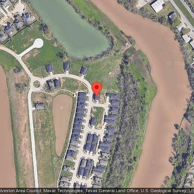 300 Barred Owl Ct, Clute, TX 77531