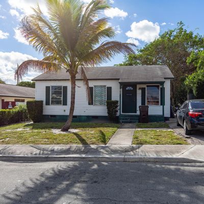 832 Mcintosh St, West Palm Beach, FL 33405