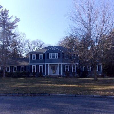 32 Briggs Ln, Hanover, MA 02339