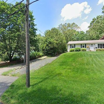 1361 Hope Rd, Hope, RI 02831