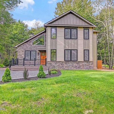 5447 Woodland Ave, Pocono Pines, PA 18350