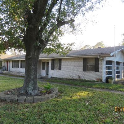 3211 Canal Ave, Groves, TX 77619