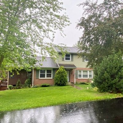 10 Woodcrest Dr, Conestoga, PA 17516