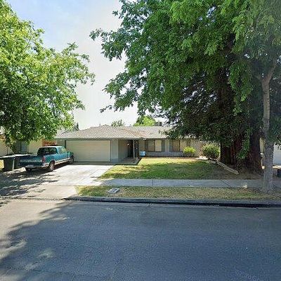 1030 E Donna Dr, Merced, CA 95340