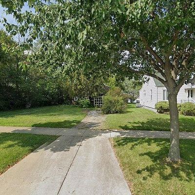 114 S Lincoln St, Westmont, IL 60559