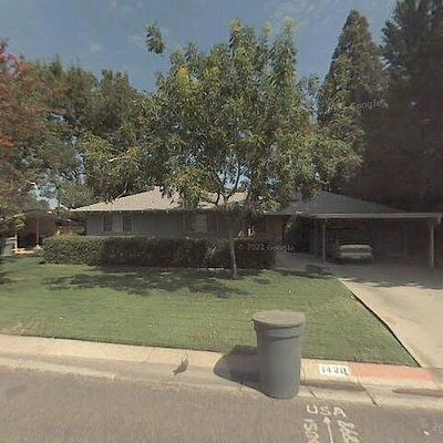 1420 W Feemster Ave, Visalia, CA 93277